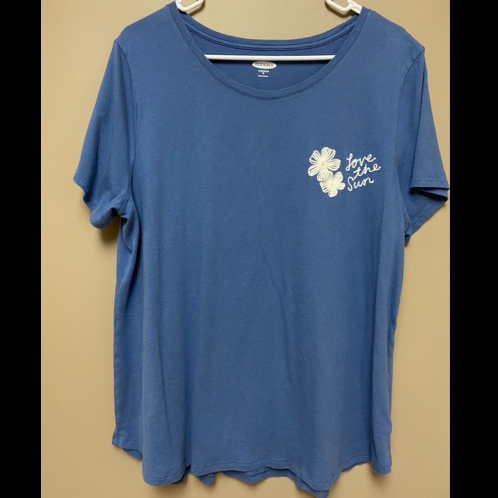 Old navy tee